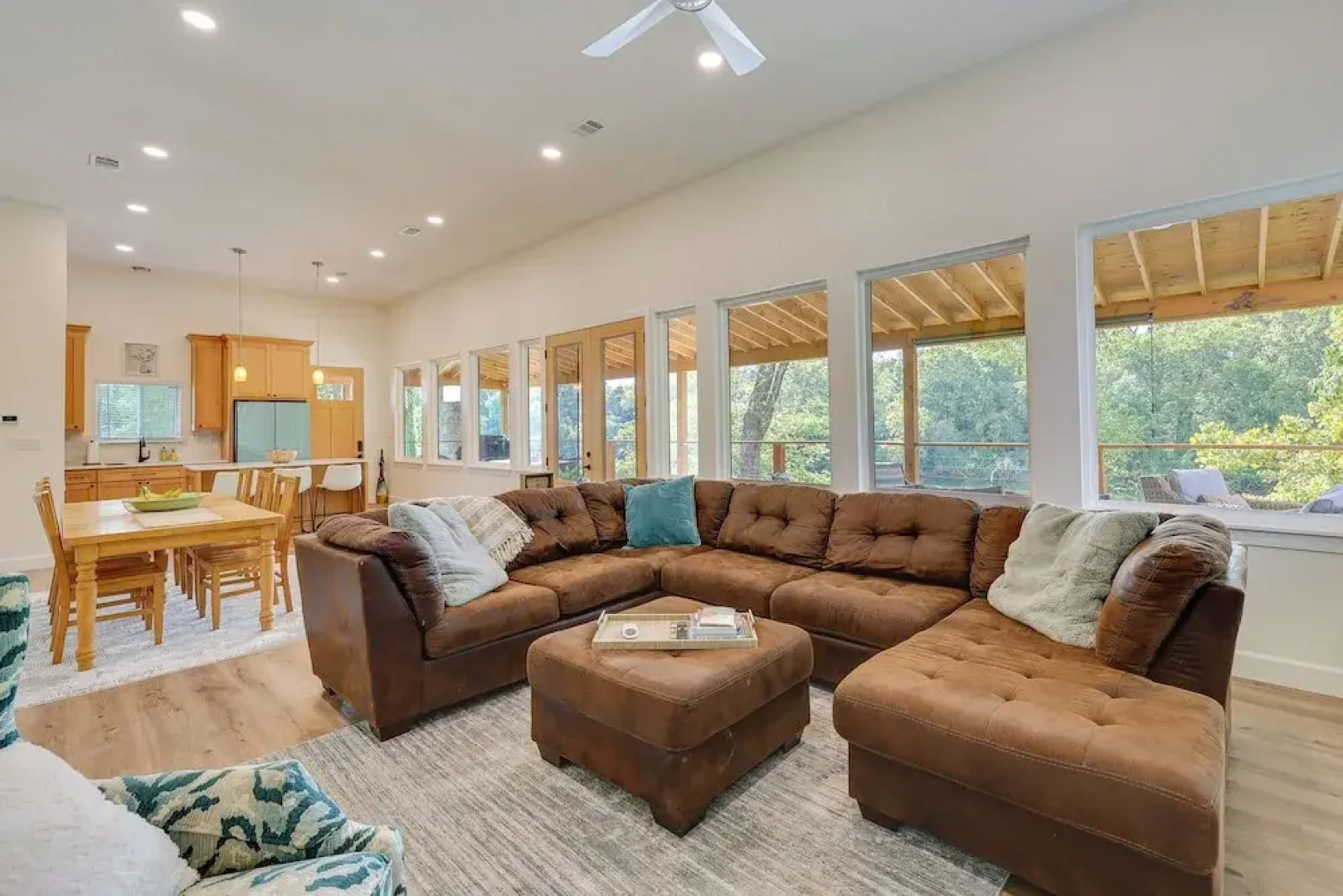 Modern, Riverfront Family House w/ Balcony & Grill