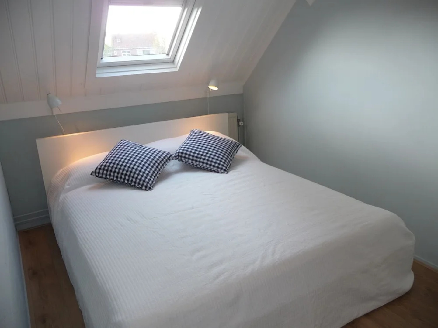 Attractive, 6-person Holiday Home Located on the Central Square of the Village of Koudekerke