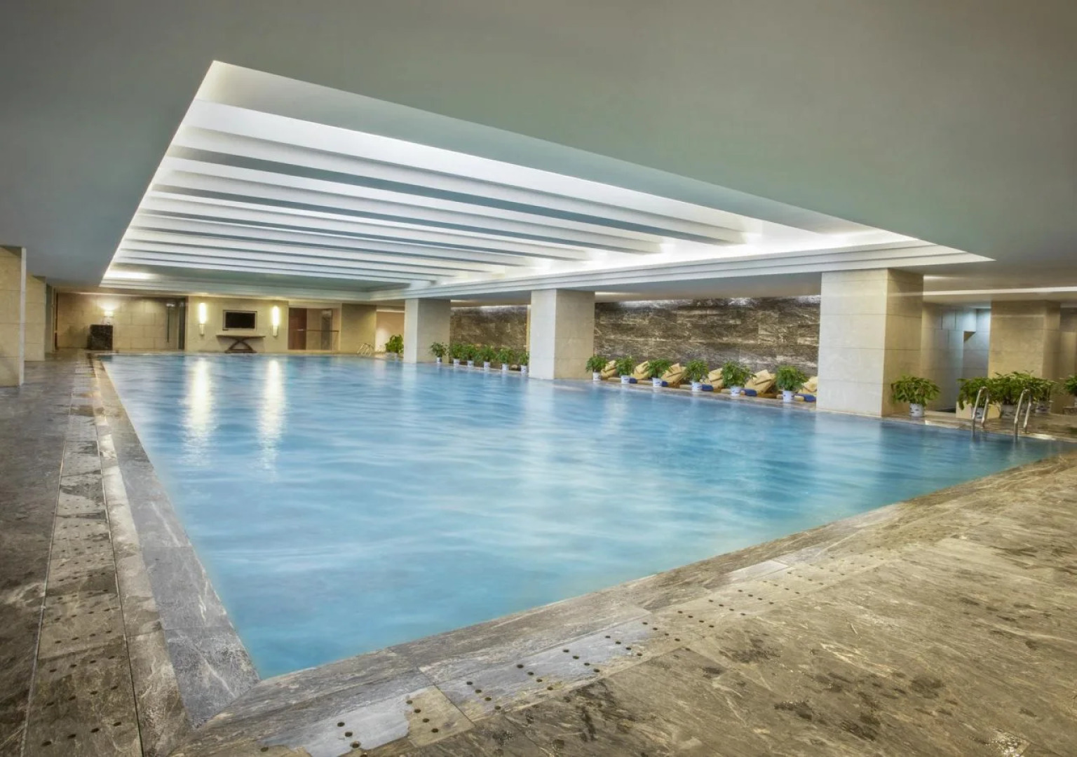 Tanglong International Hotel