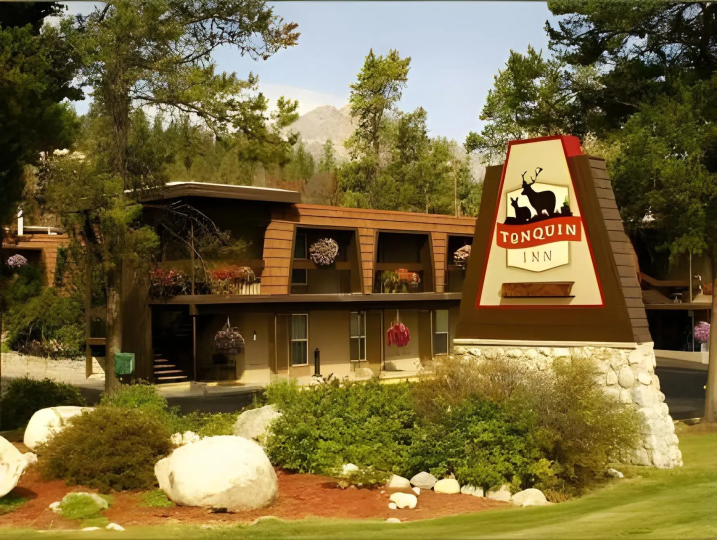 Tonquin Inn