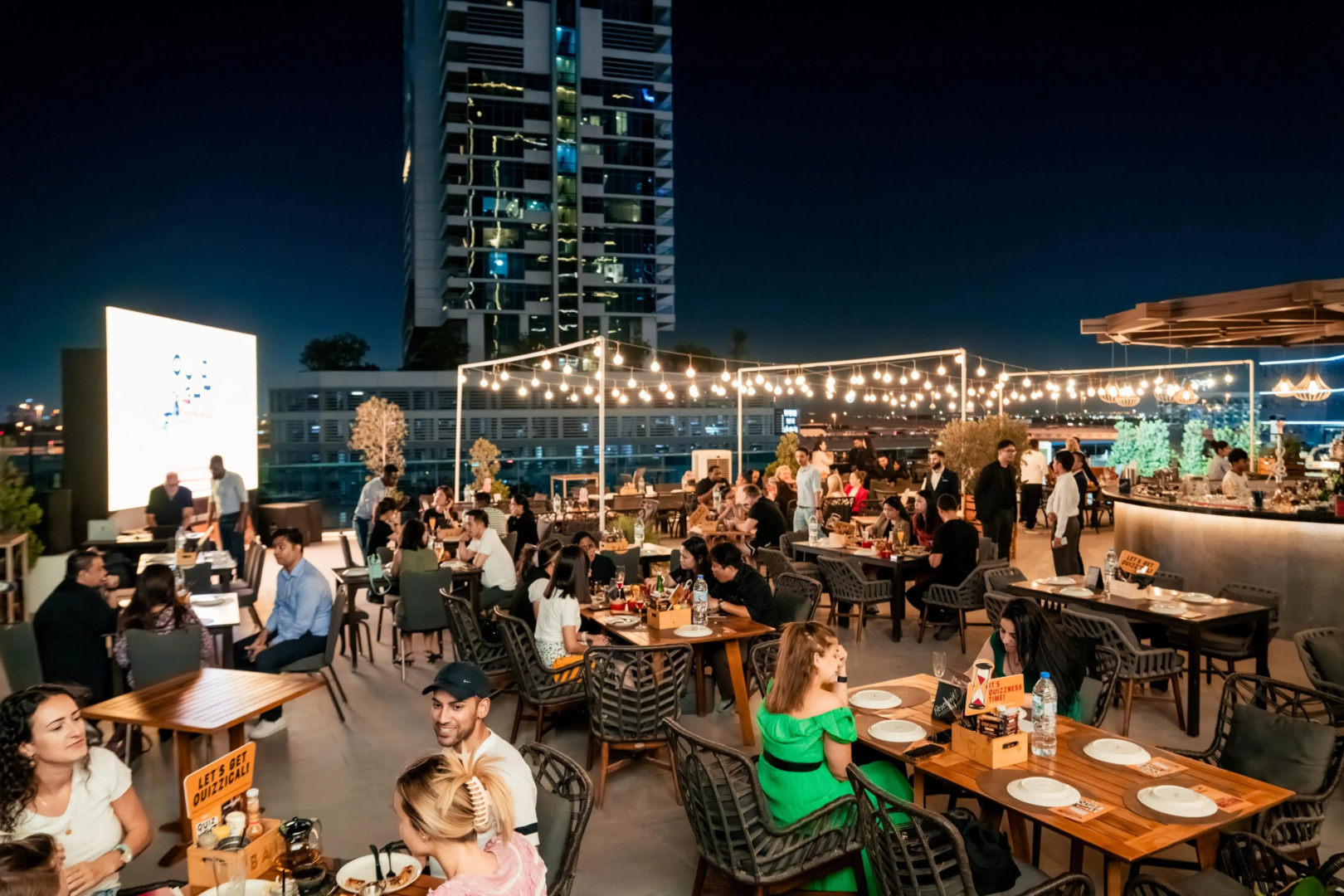 Отель Radisson Blu Hotel, Dubai Canal View