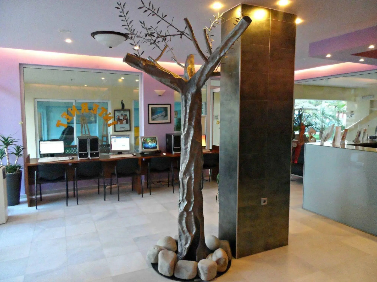 Отель Menia Beach