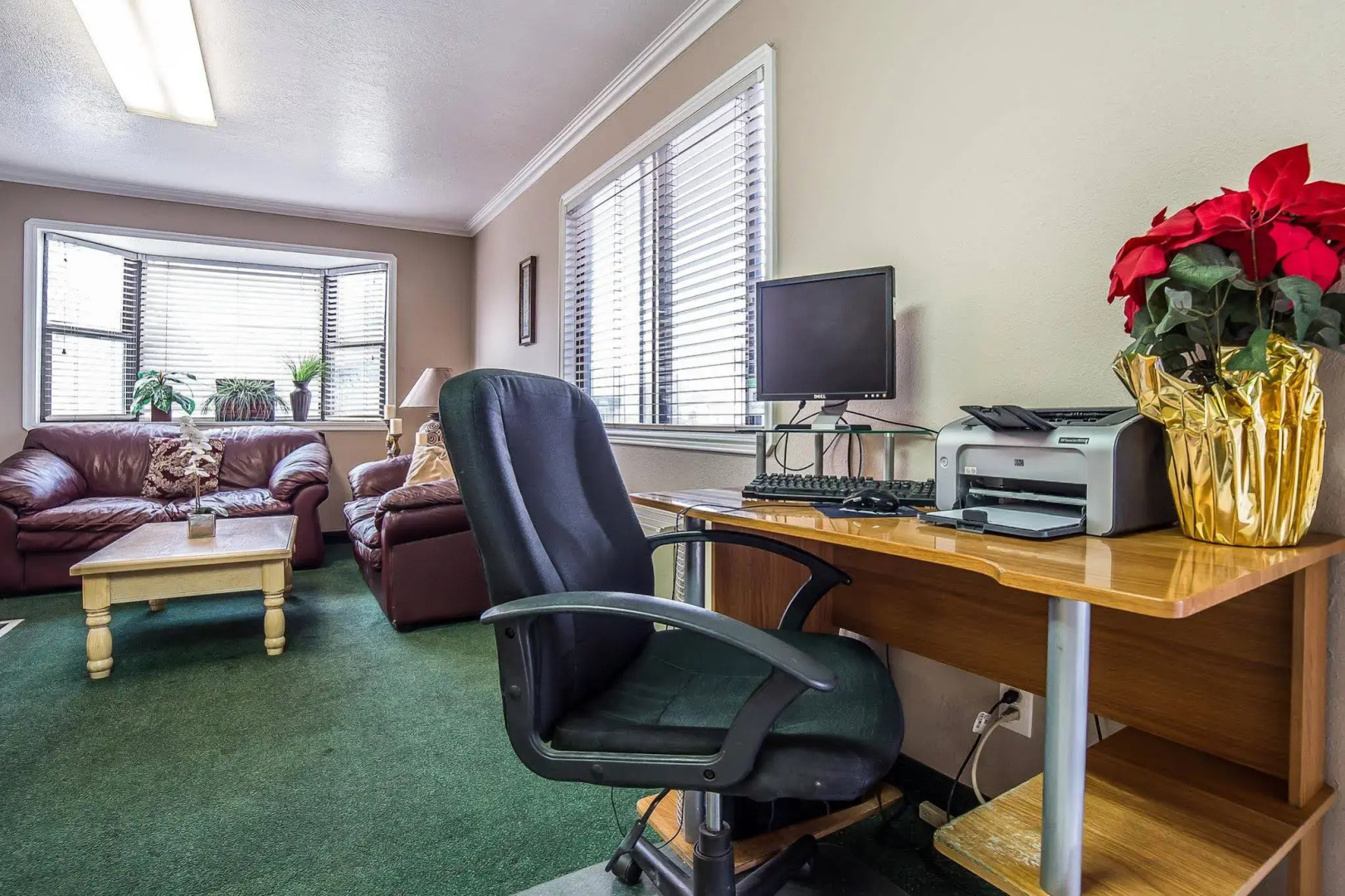 Econo Lodge Inn & Suites