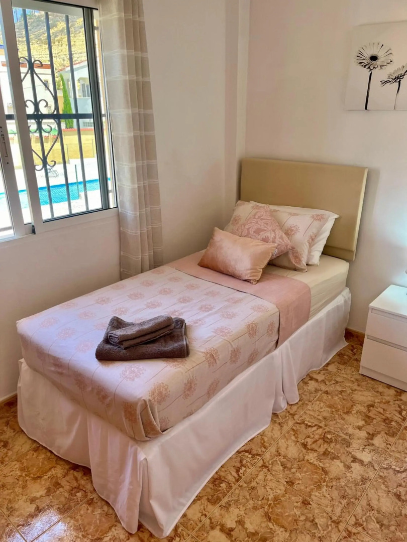 Winter sun apartment with pool access