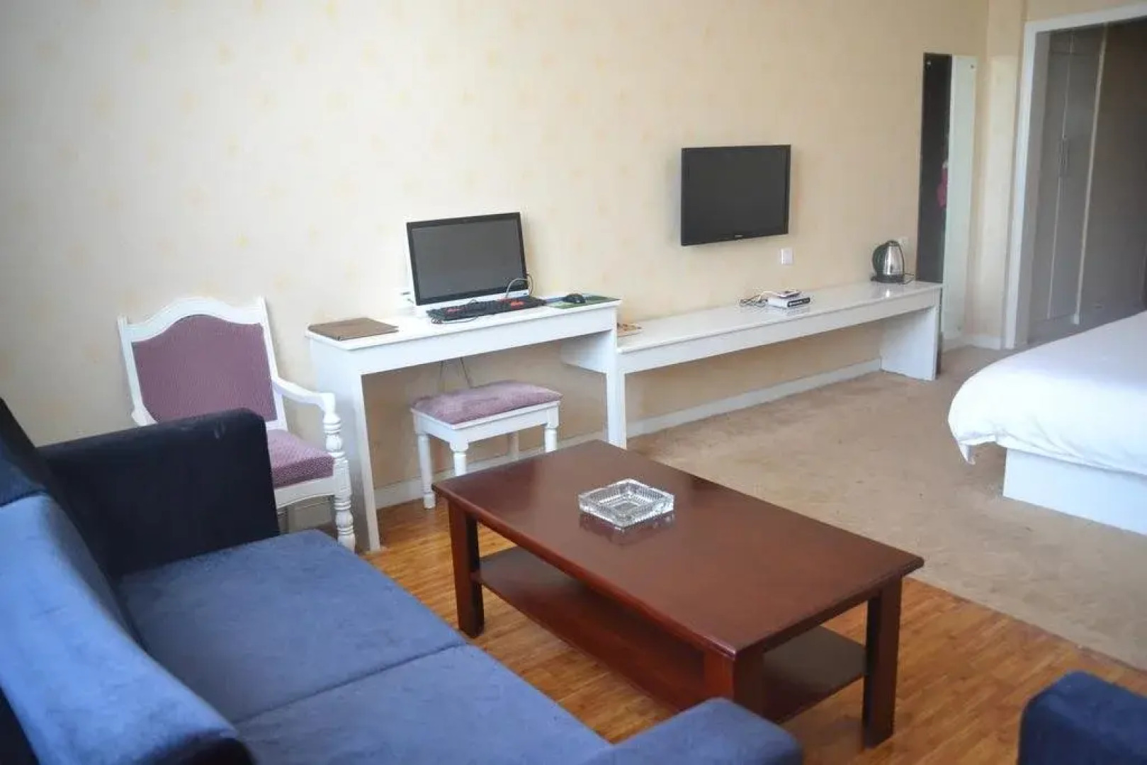 Yining Huarui Business Hotel