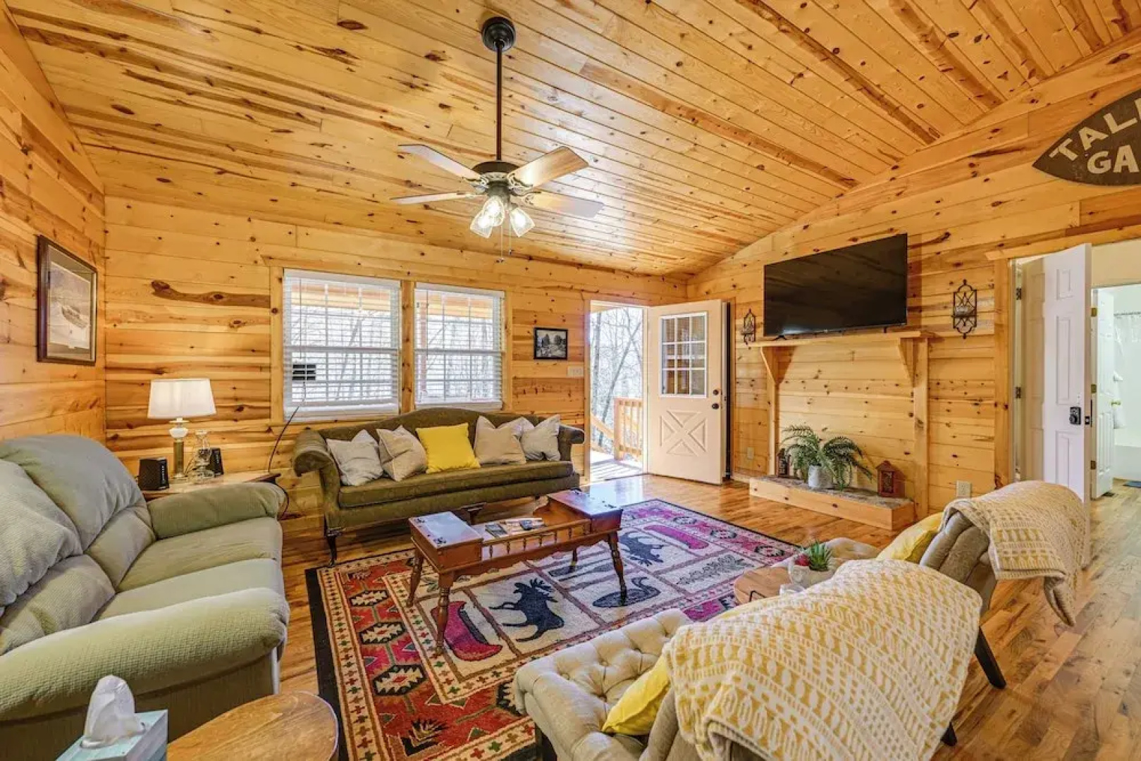 8 Mi to Chattooga River: Pet-friendly Mtn Cabin