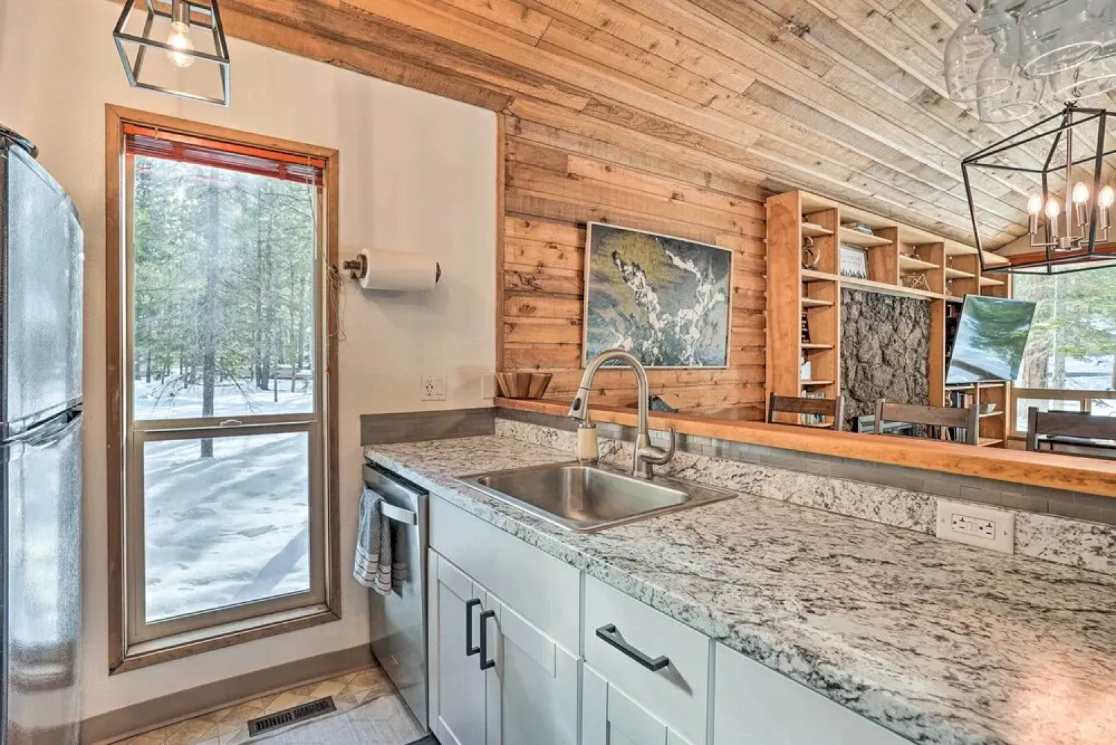 Memorable Woodland Getaway w/ Hot Tub & Grill!