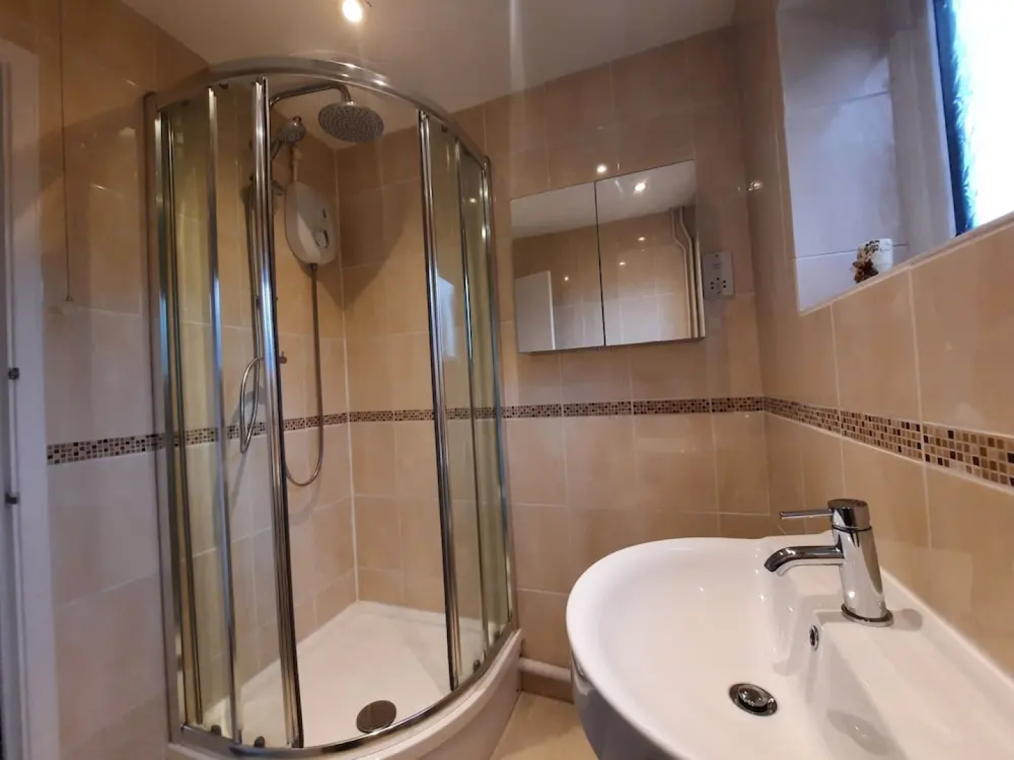 2 Bed Chalet, St Margaret's at Cliffe, South Coast
