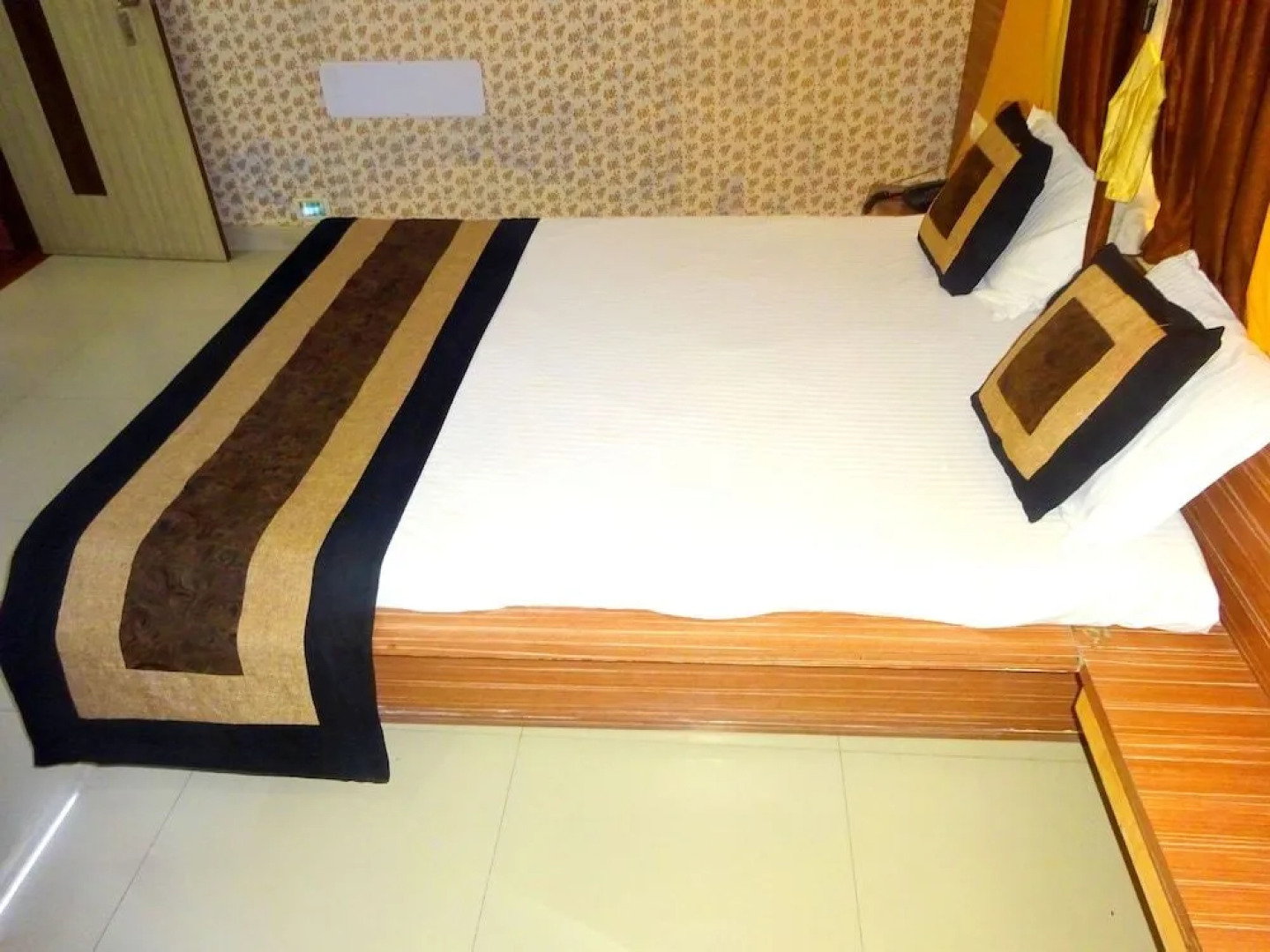 Hotel Raj Palace by Sky Stays