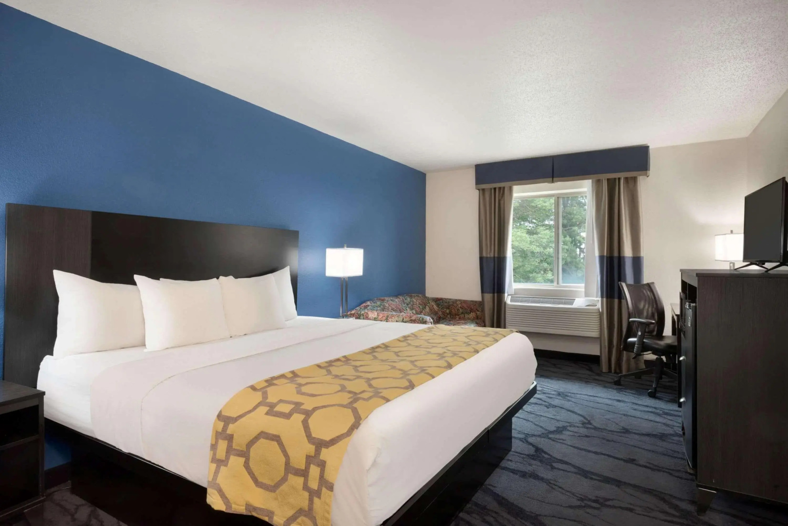 Days Inn by Wyndham Toledo Airport