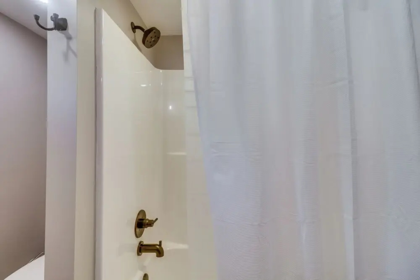 Charming Retreat in Charlottesville w/ Deck!