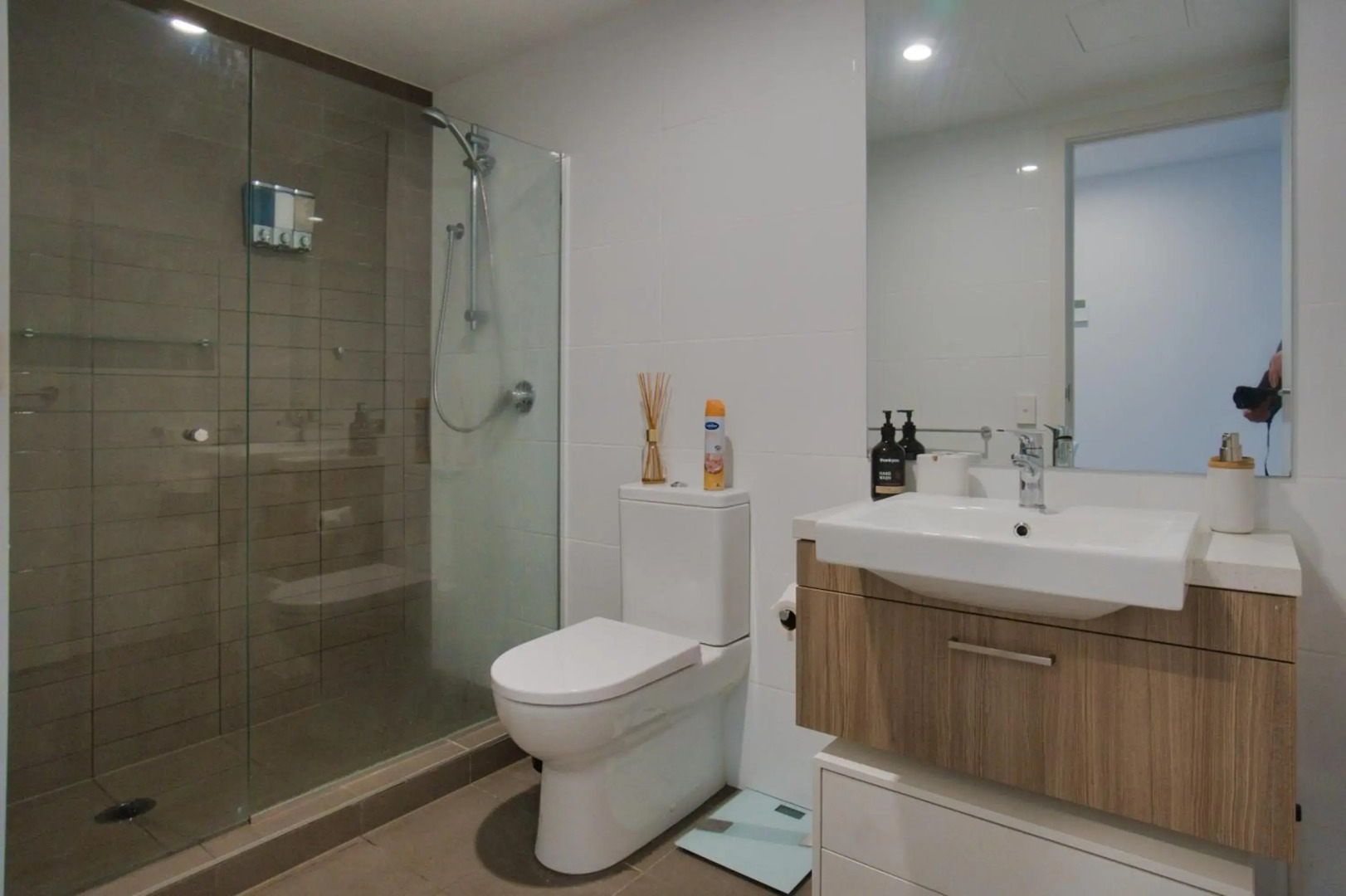 Luxury 2 Bedroom Apartment - Adelaide CBD