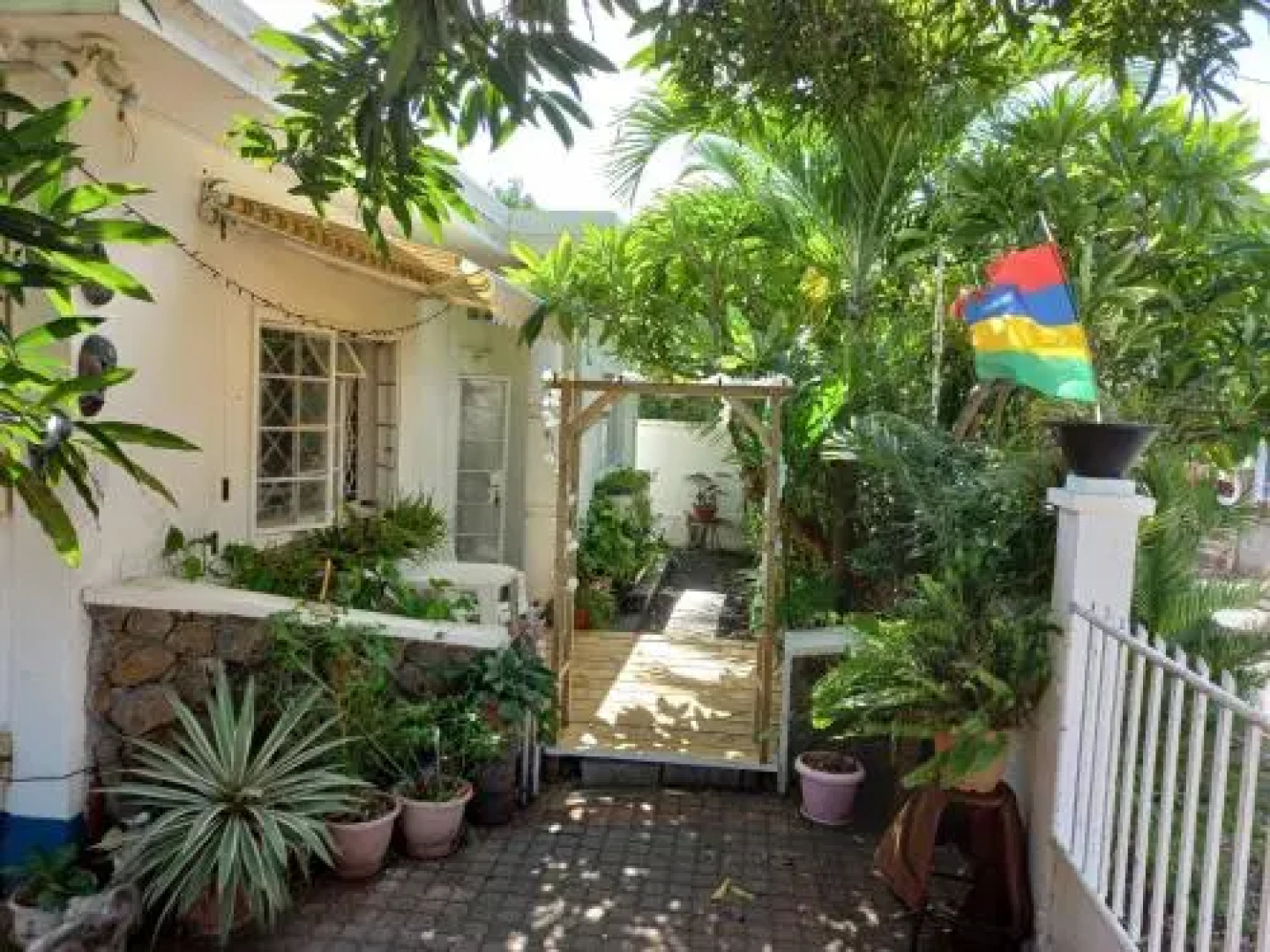 Open Air Café & Apartment