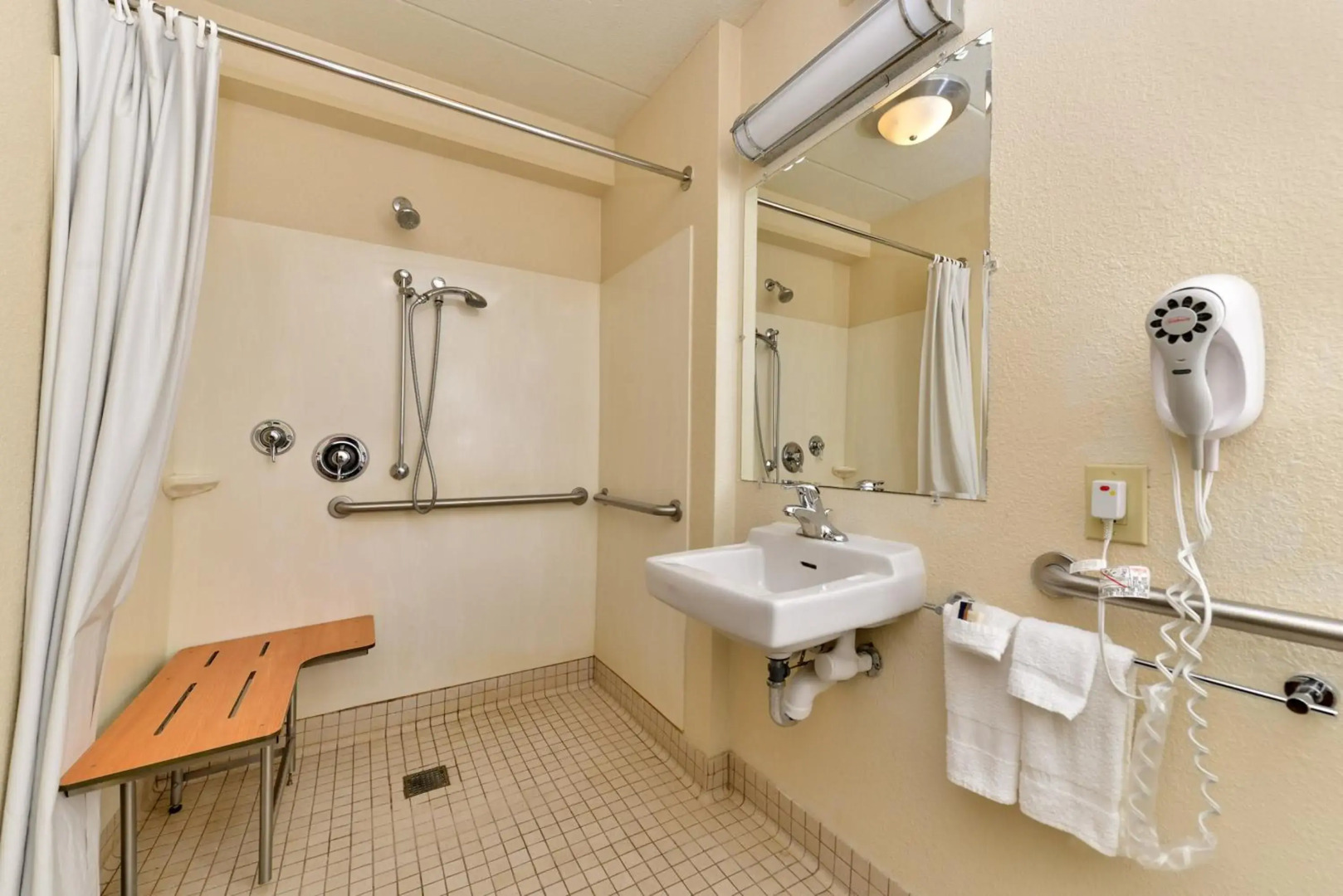 Red Roof Inn PLUS+ Secaucus - Meadowlands - NYC