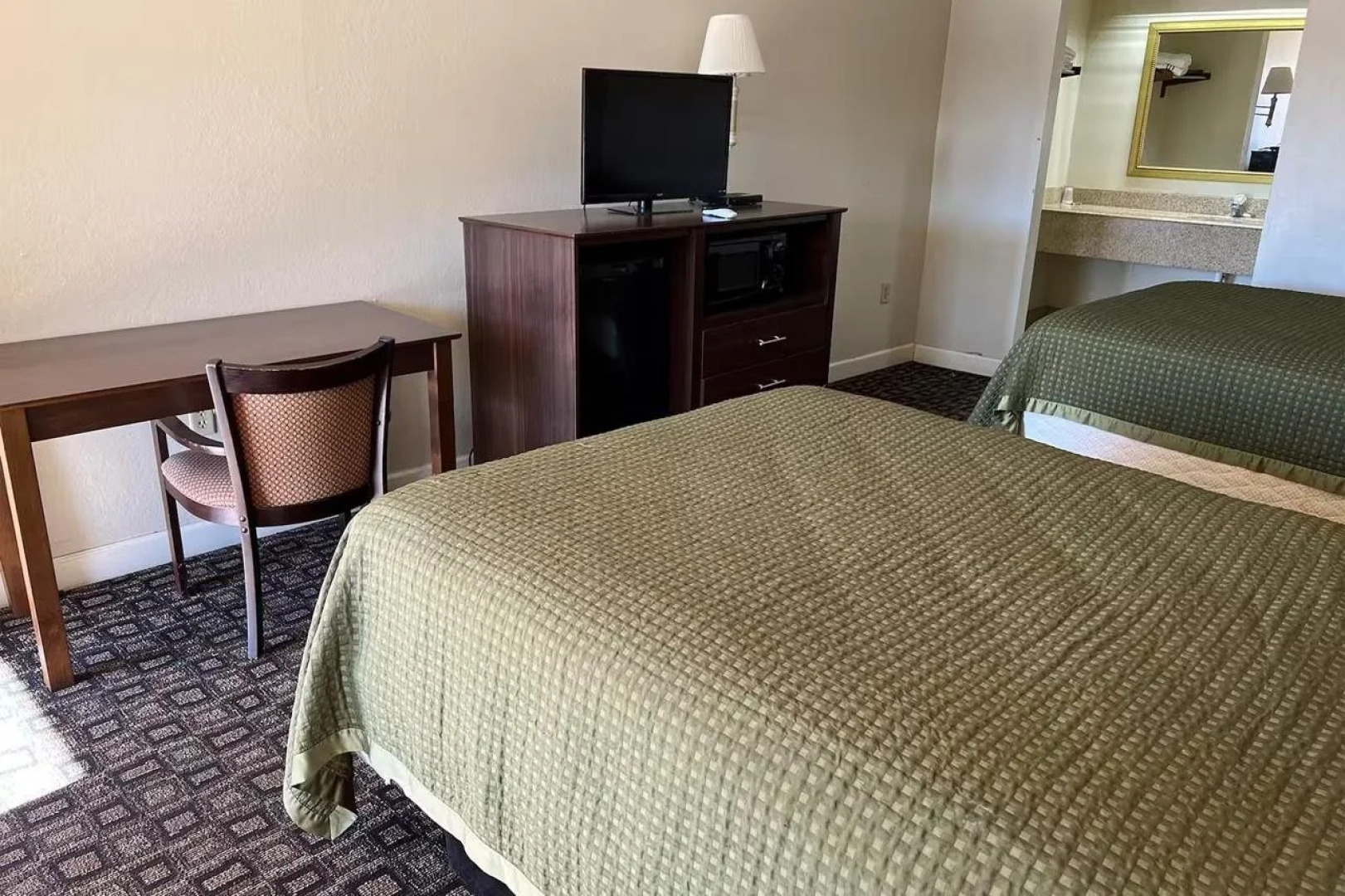 Days Inn & Suites by Wyndham Brewton