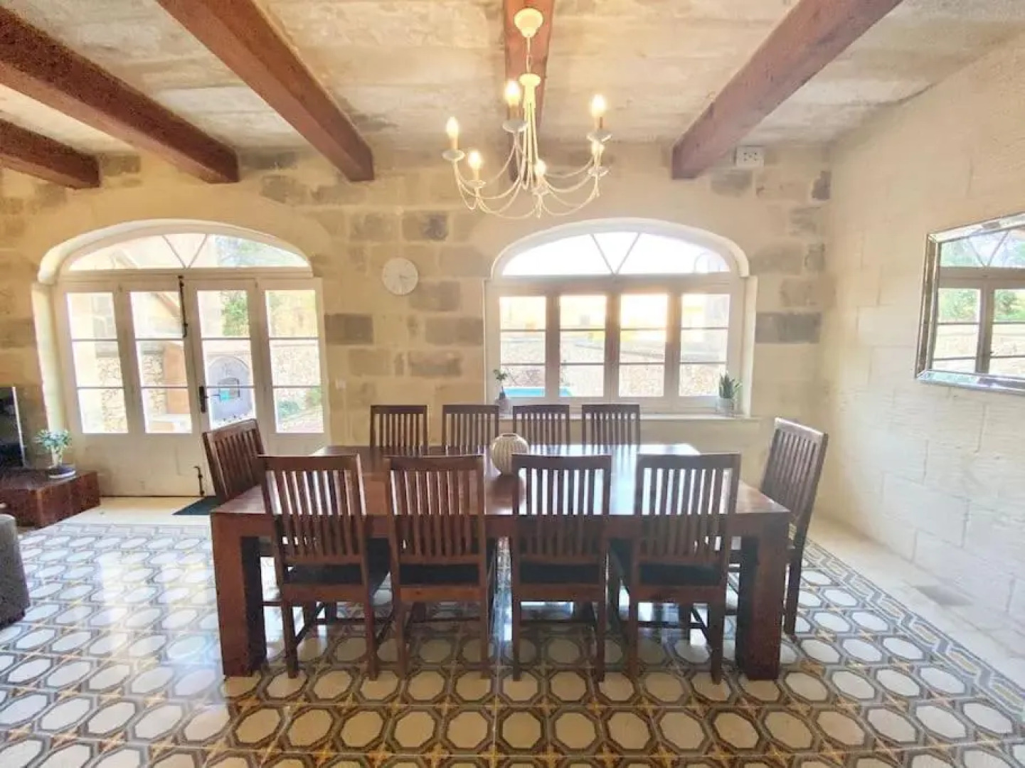 Villa Rossa Gozo - 5 bedroom ensuite with pool & jacuzzi