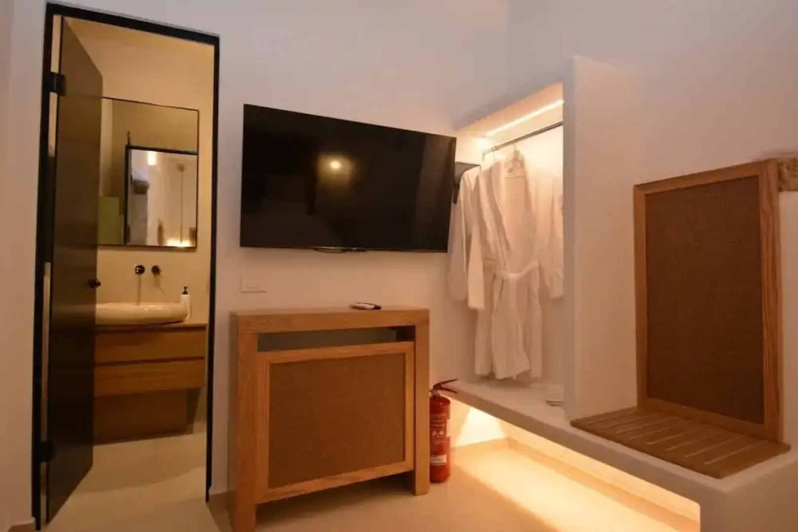 Mint Villa by Checkin