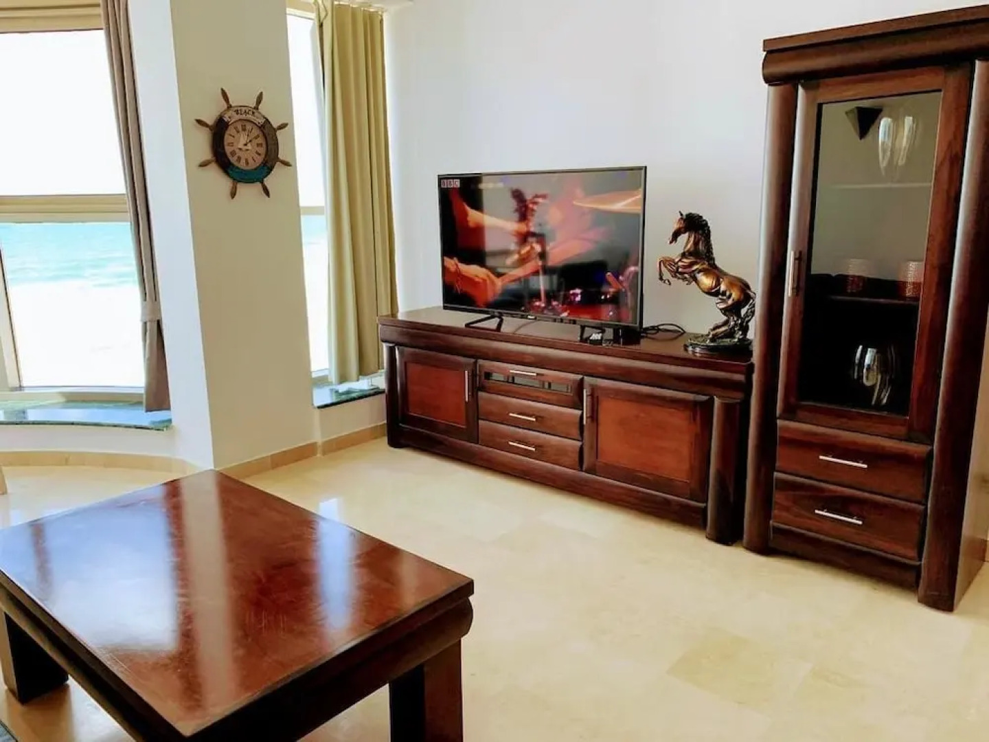 Luxurious Beach Apartment