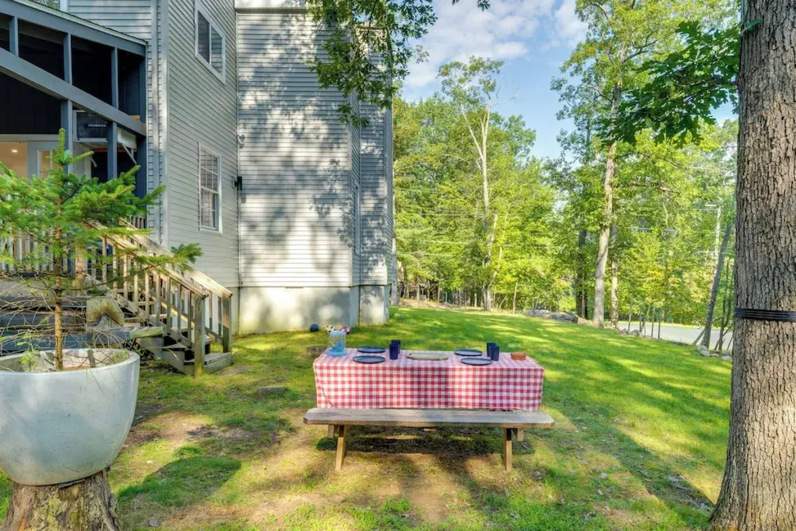 Private Yard, Playset: Family Home in Penn Estates