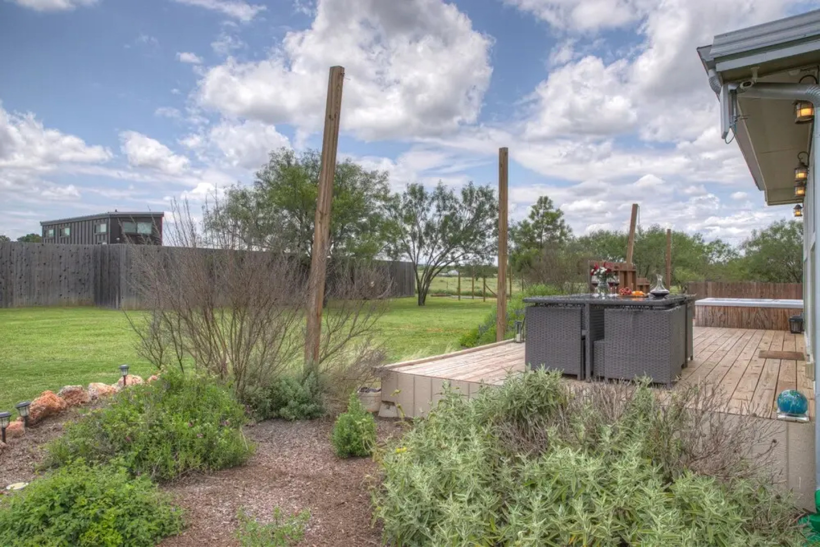 Gorgeous Home W/hot Tub&grill