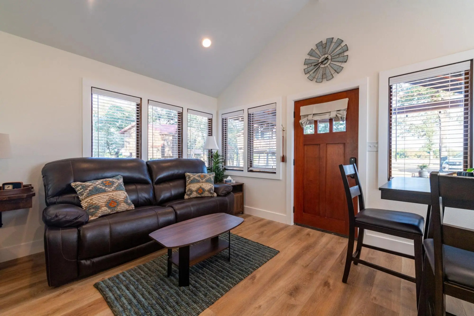 The Barn Swallow Cabin 15MIN to Magnolia & Baylor