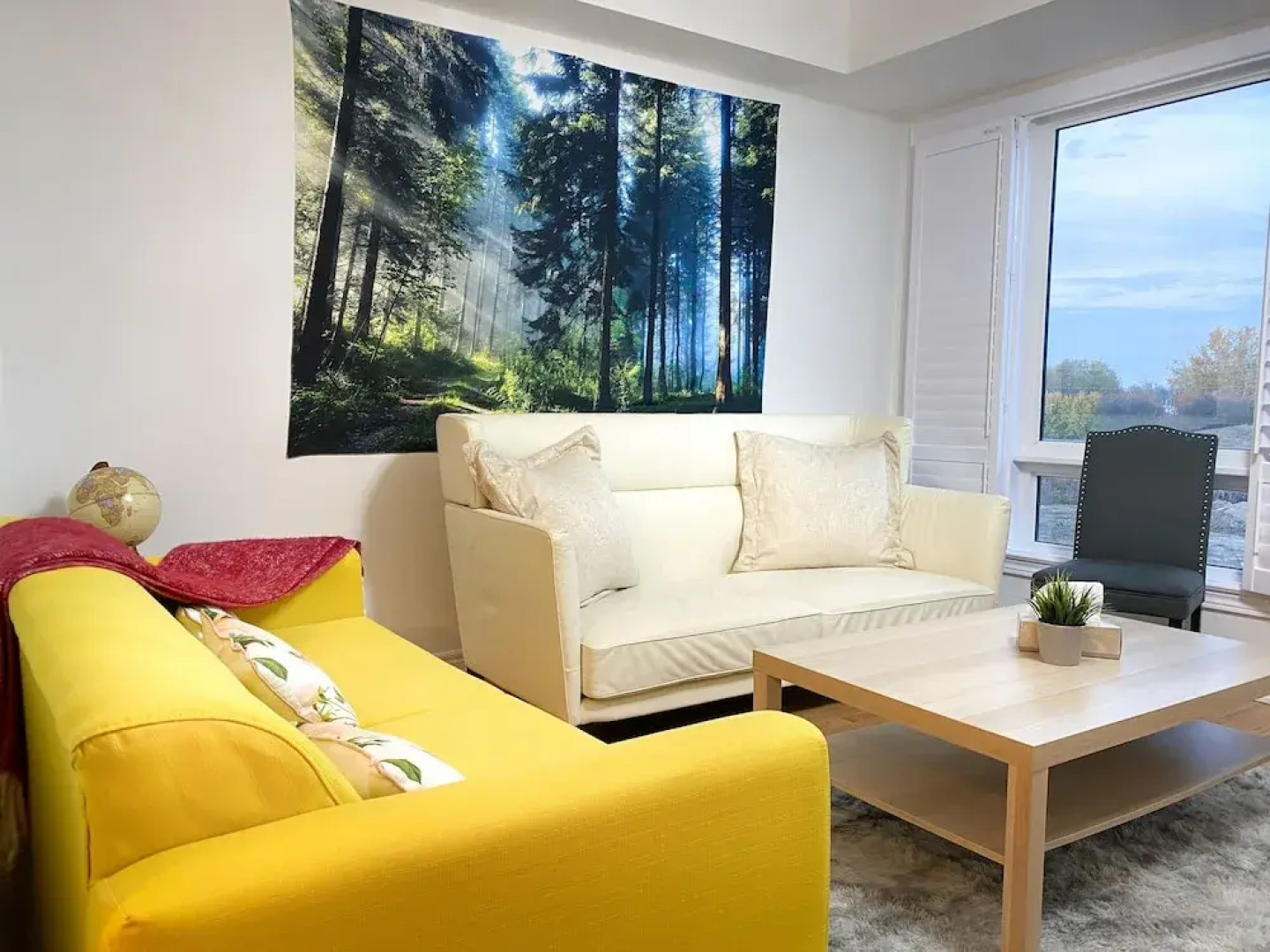 Elegant  Private Master Bed in Townhouse