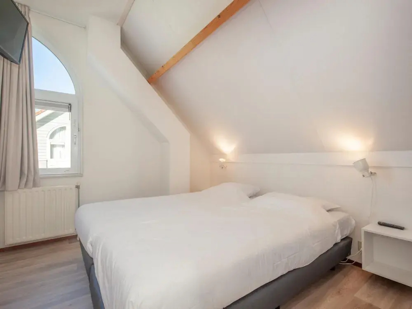 Detached Well-kept Villa With Garden, Near the Beach