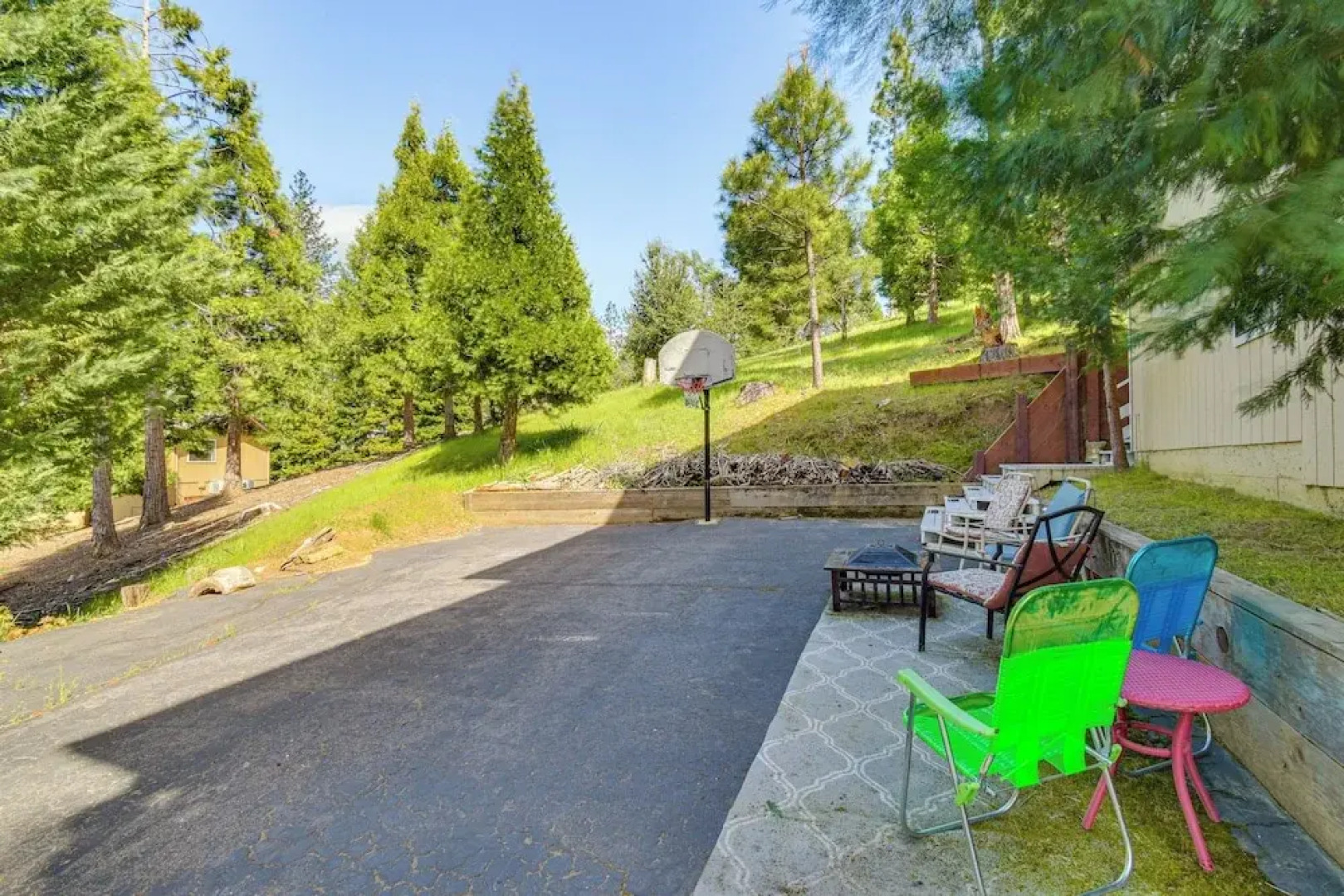Peaceful Groveland Home w/ Deck + Fire Pit!