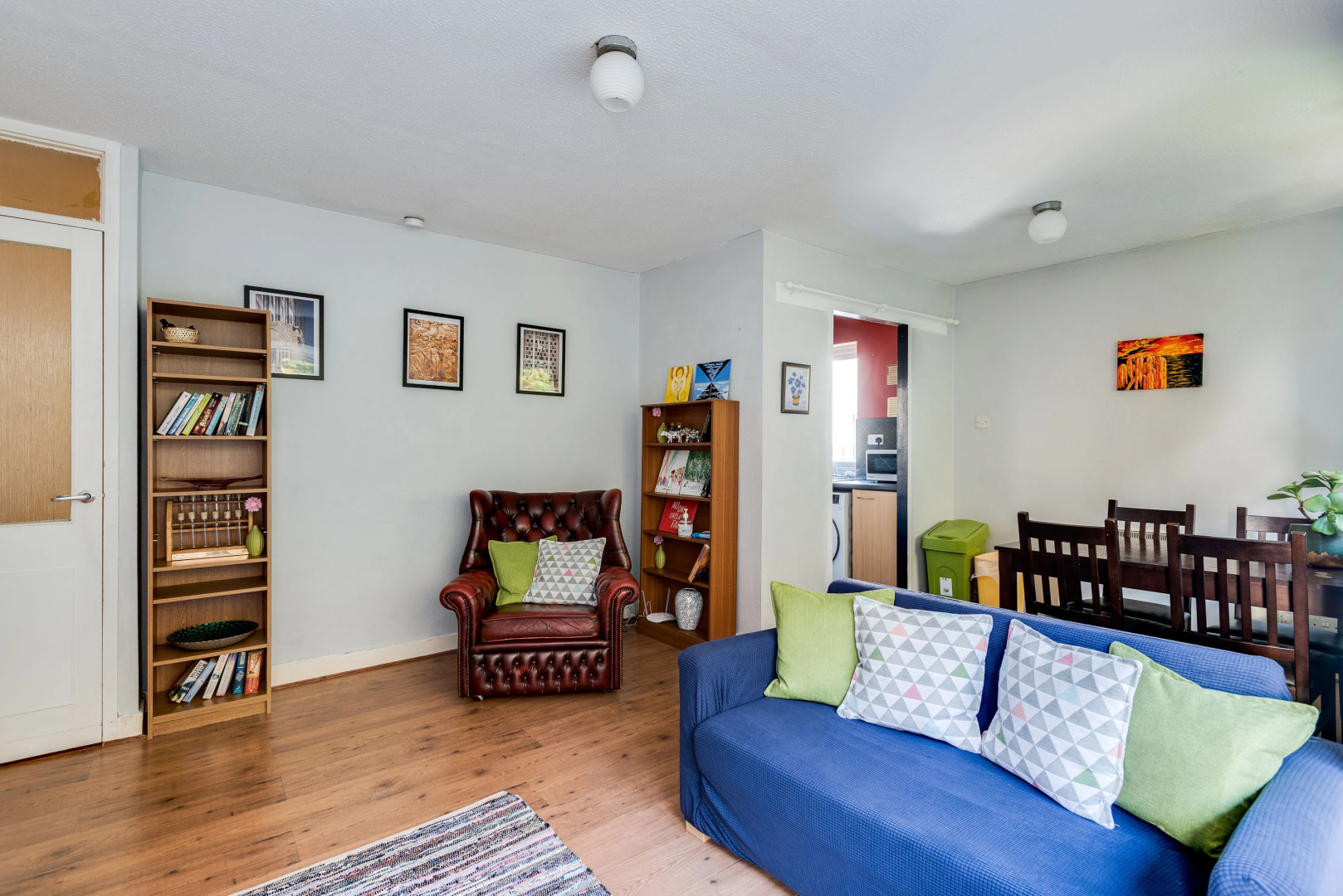 Top-Floor Bright & Sunny 3-Bedroom Flat (sleeps 4)