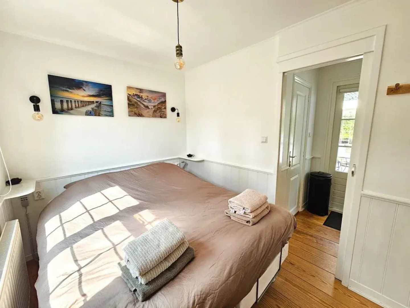 Chalet Kieftveen With hot tub for Four Person