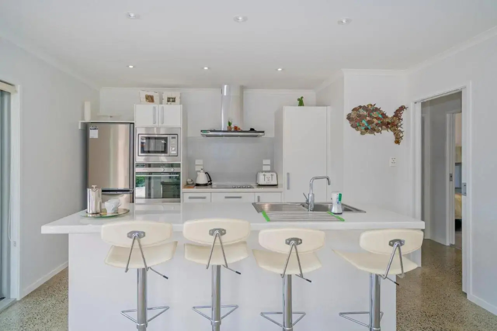 Rose's Beach Pad - Matarangi Holiday Home