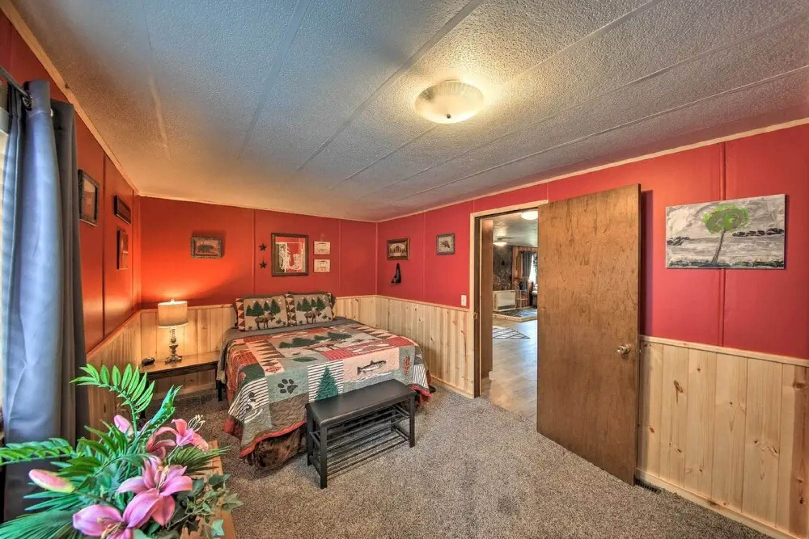 Woodsy Riverfront Retreat in Trout Creek Montana!