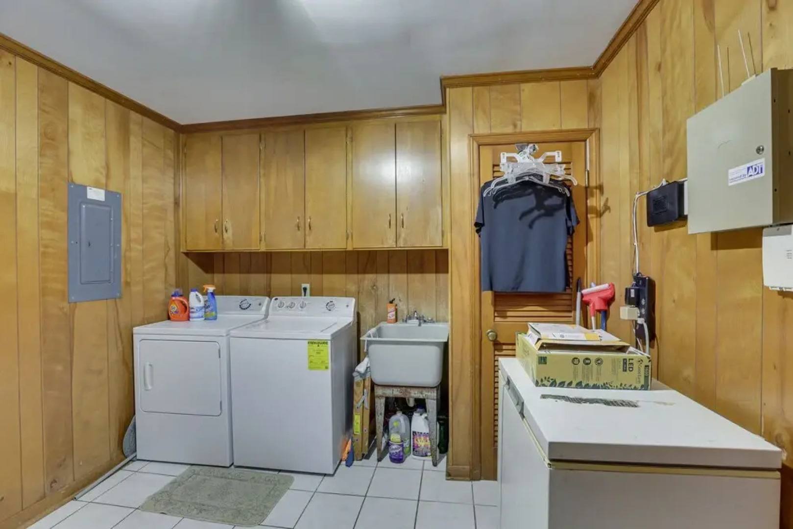 Rustic Thomasville Home w/ Deck: 2 Mi to Downtown!