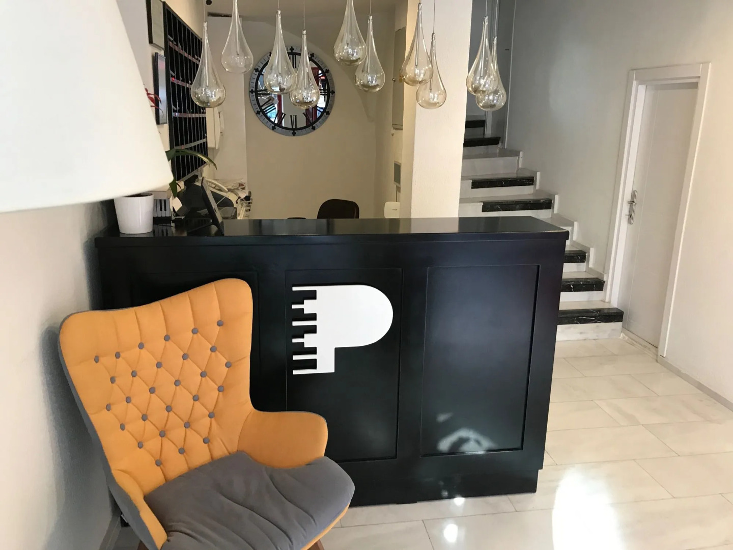 Piano Hotel