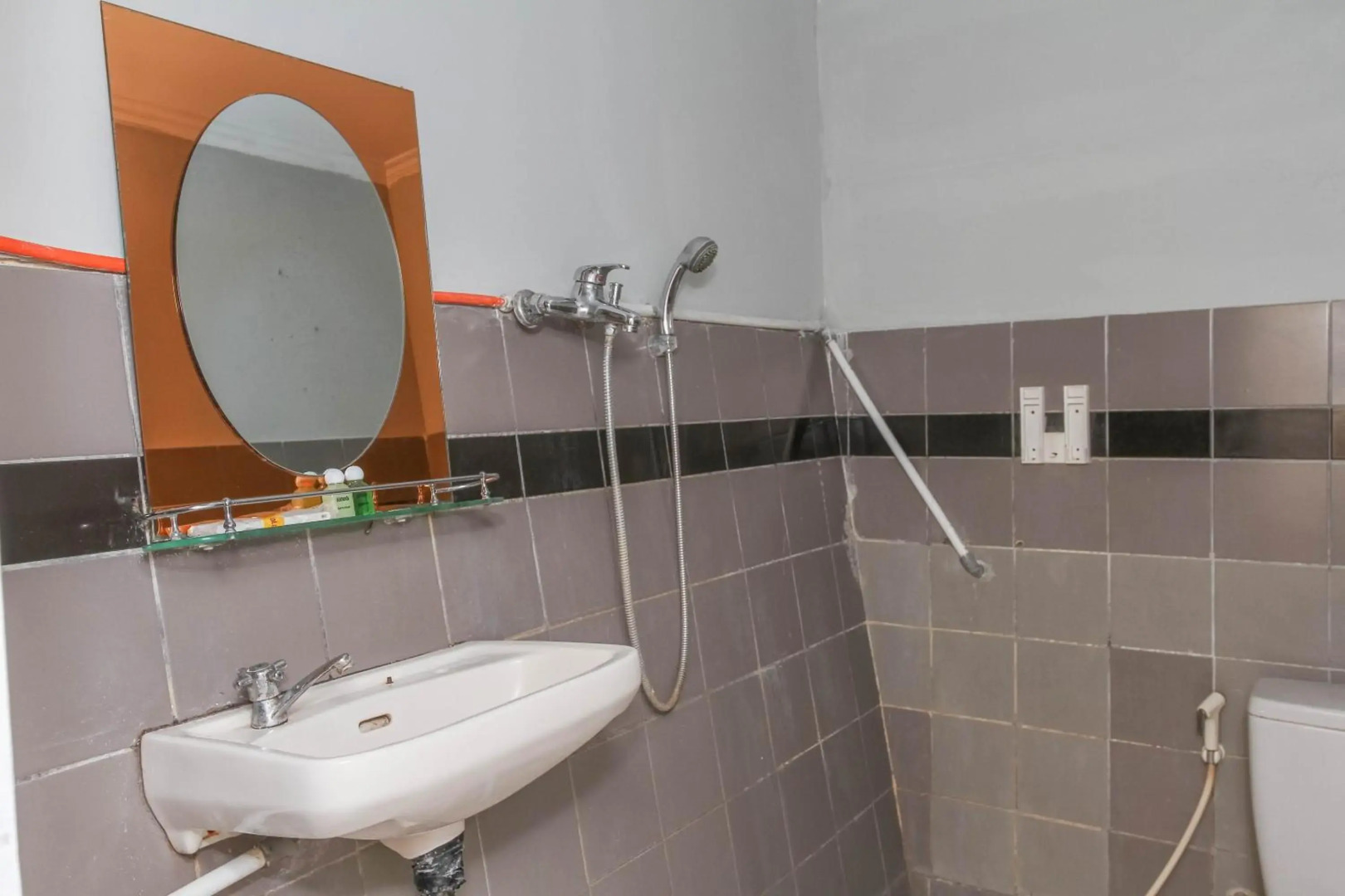 RedDoorz Plus @ Otista Garut