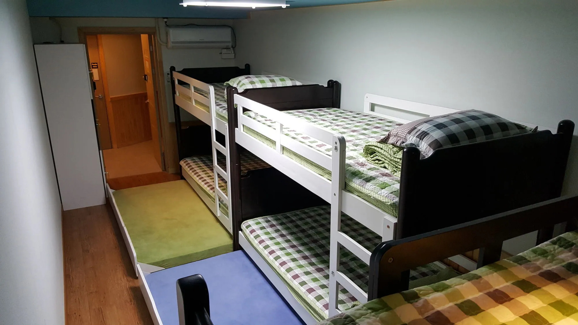 Dongbaekseom Guest House