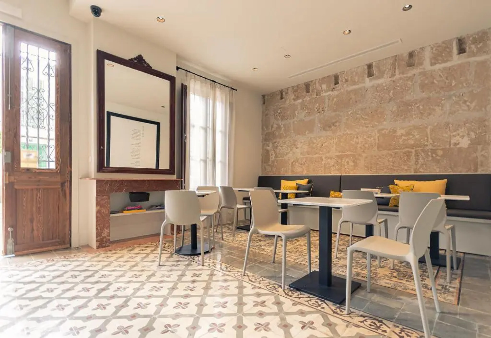 Unic, Turisme D'interior.