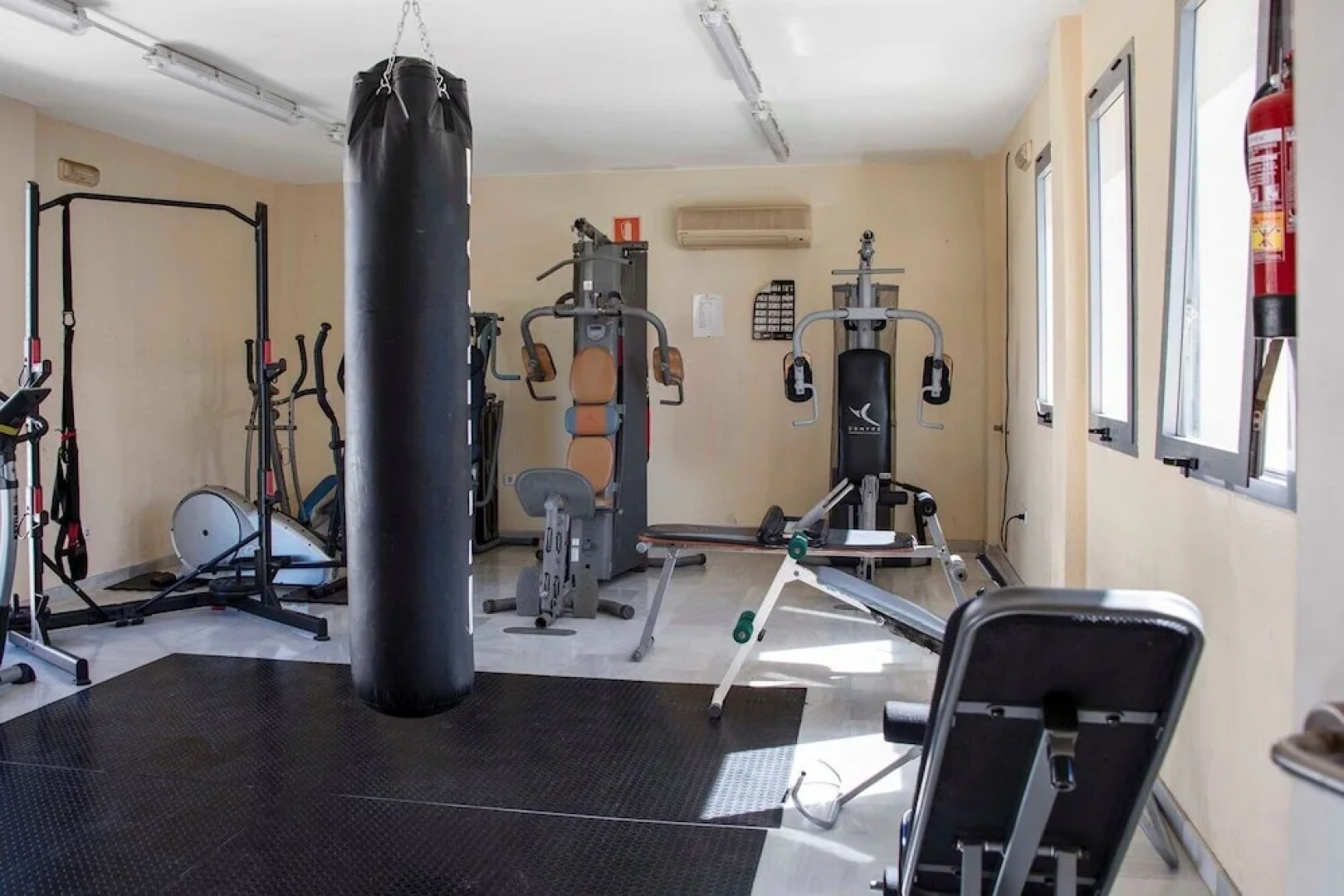 2BR  Apartment with Sea View, Gym and Pool Ref 129