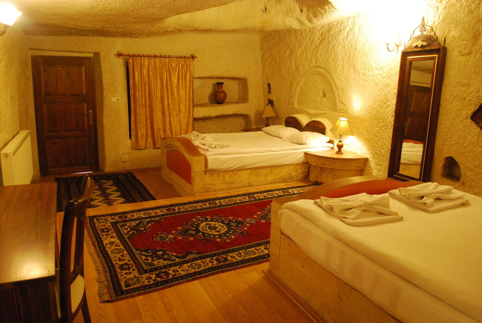 Lalezar Cave Hotel