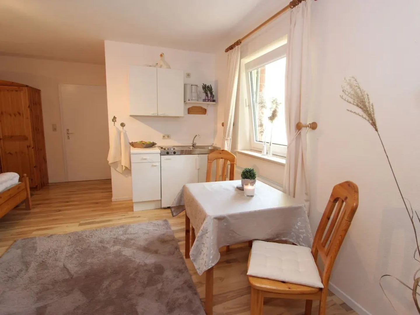 Cozy Apartment With Pool & Forest