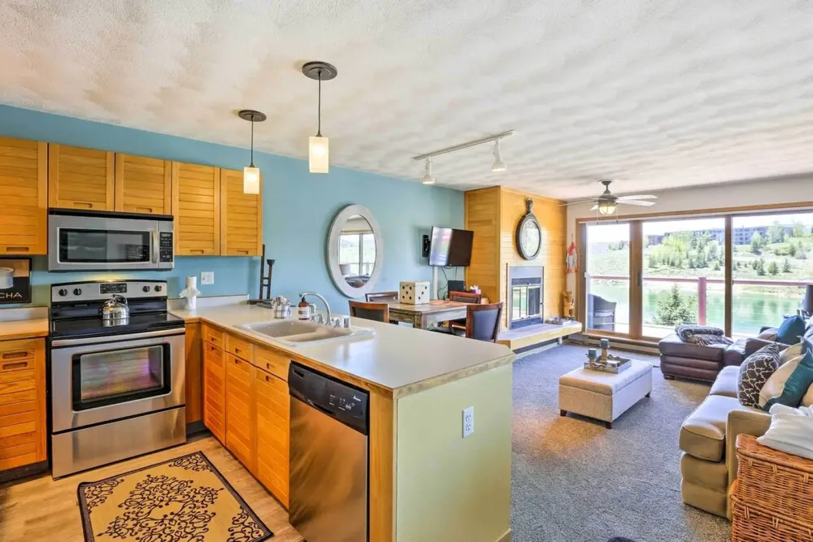 Lakefront Dillon Gem w/ Balcony: 6 Mi to Keystone