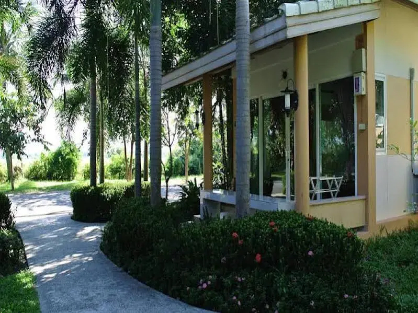 Cha-am Fishing Inn and Resort