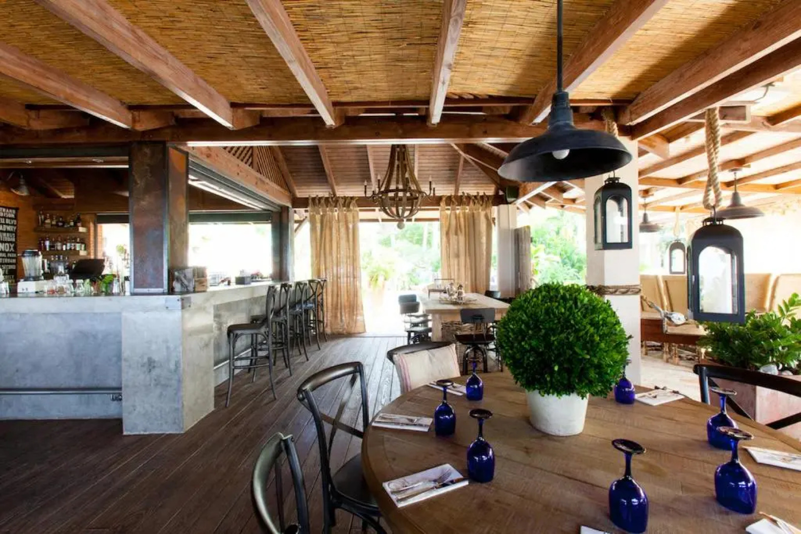 Villa Montana Beach Resort