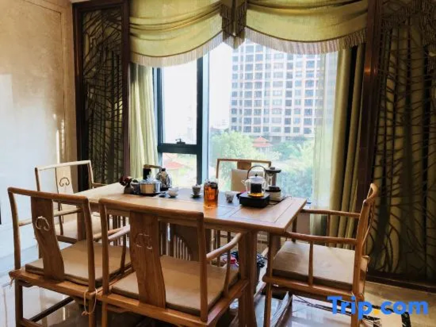 Hua He International Hotel