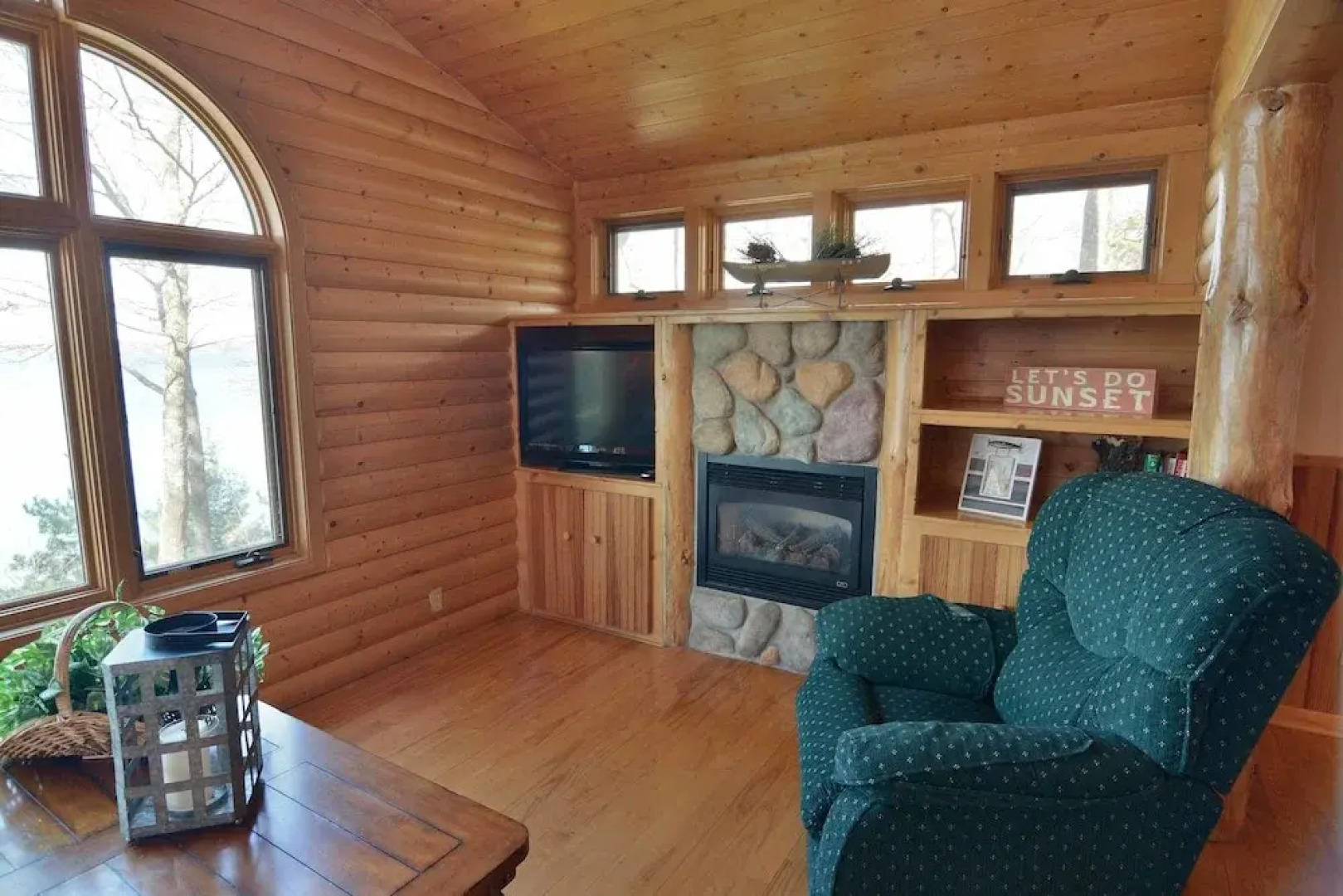 Sunset Shores Retreat 3 Bedrooms 2 Bathrooms Condo