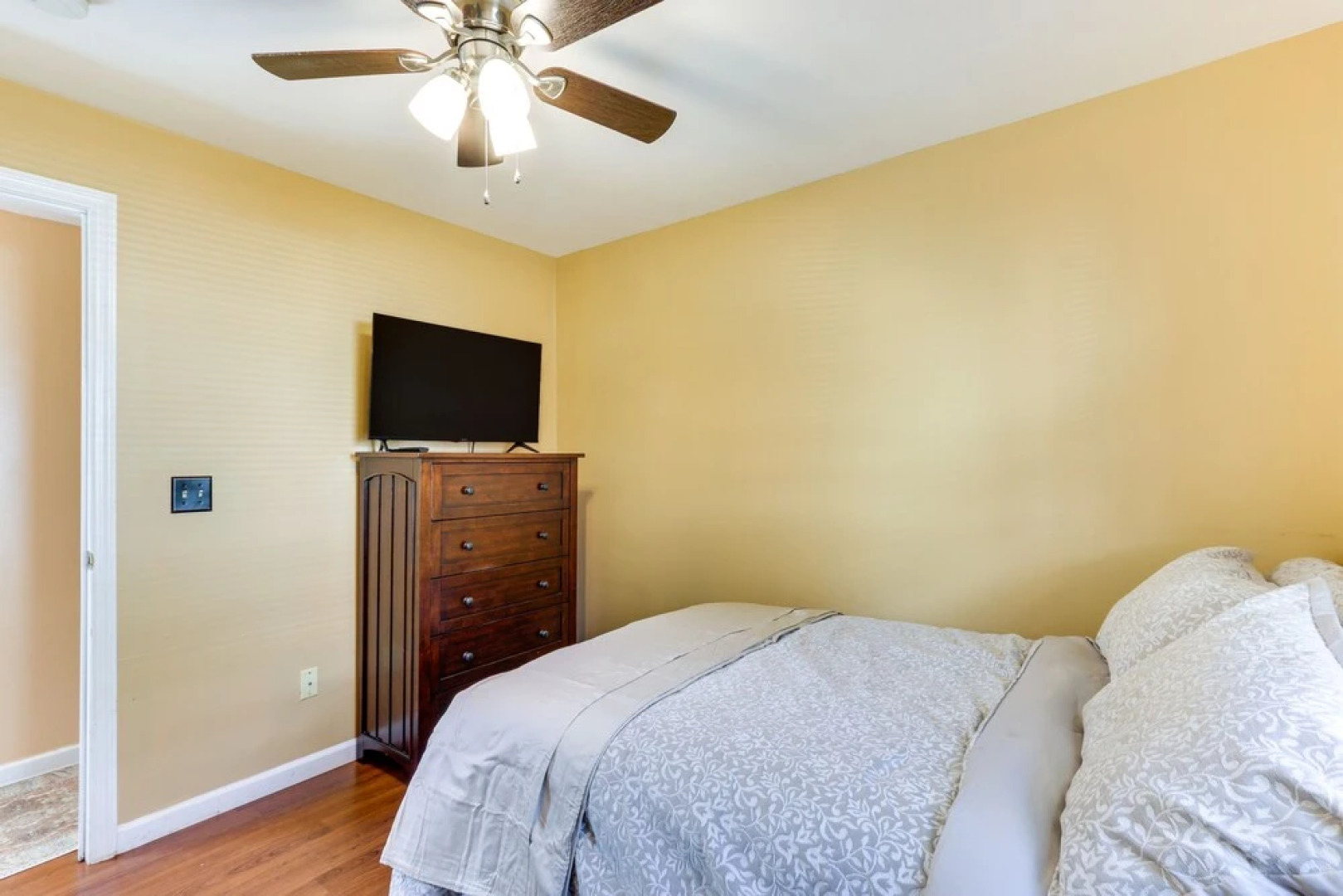 Keansburg Home w/ Private Hot Tub!