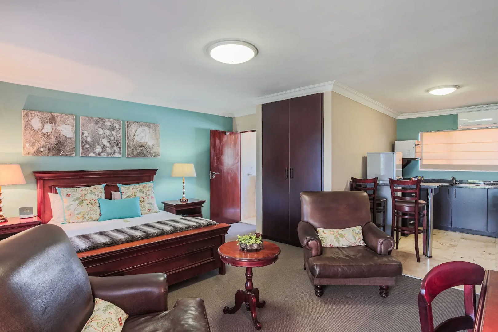 Sunninghill Guest Lodge