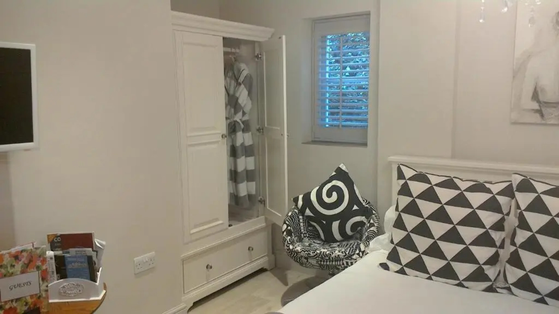 Whispering Cottages Bed and Breakfast