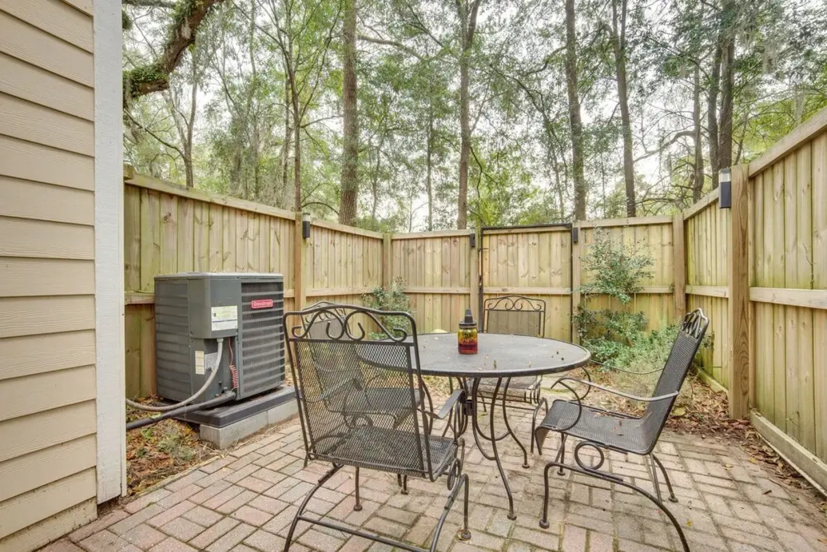 Beaufort Home w/ Patio 3 Mi to Downtown!
