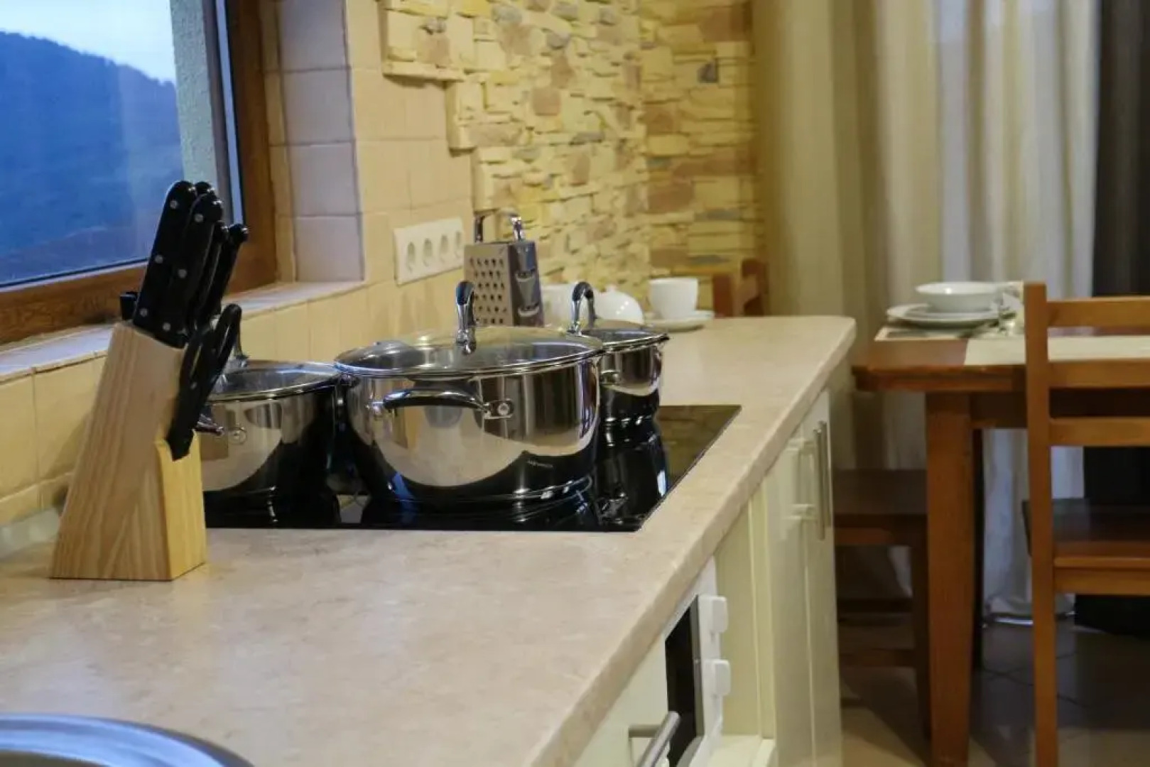 West Wood ApartHotel